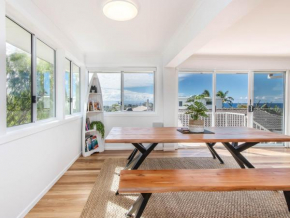 Coastal Home, 500m Walk to Hospital with Ocean Views